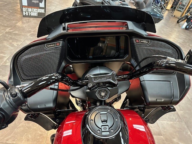 2025 Harley-Davidson<sup>®</sup> Road Glide® Brilliant Red - Black Finish