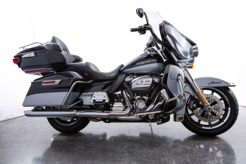 2019 Harley-Davidson<sup>®</sup> Ultra Limited Moonlight Blue & Deep Sea Blue