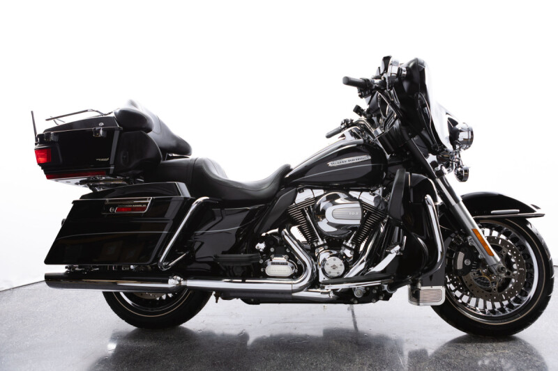 2012 Harley-Davidson<sup>®</sup> Electra Glide<sup>®</sup> Ultra Limited Vivid Black