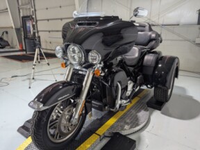 2021 Harley-Davidson® Tri Glide® Ultra Vivid Black thumb 0