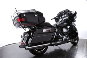 2012 Harley-Davidson<sup>®</sup> Electra Glide<sup>®</sup> Ultra Limited Vivid Black thumb 2