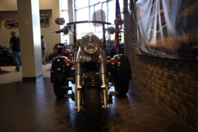 2022 Freewheeler® (FLRT) thumb 0