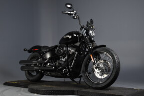 2018 Harley-Davidson® Street Bob® FXBB thumb 2