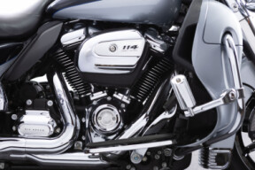 2019 Harley-Davidson<sup>®</sup> Ultra Limited Moonlight Blue & Deep Sea Blue thumb 3