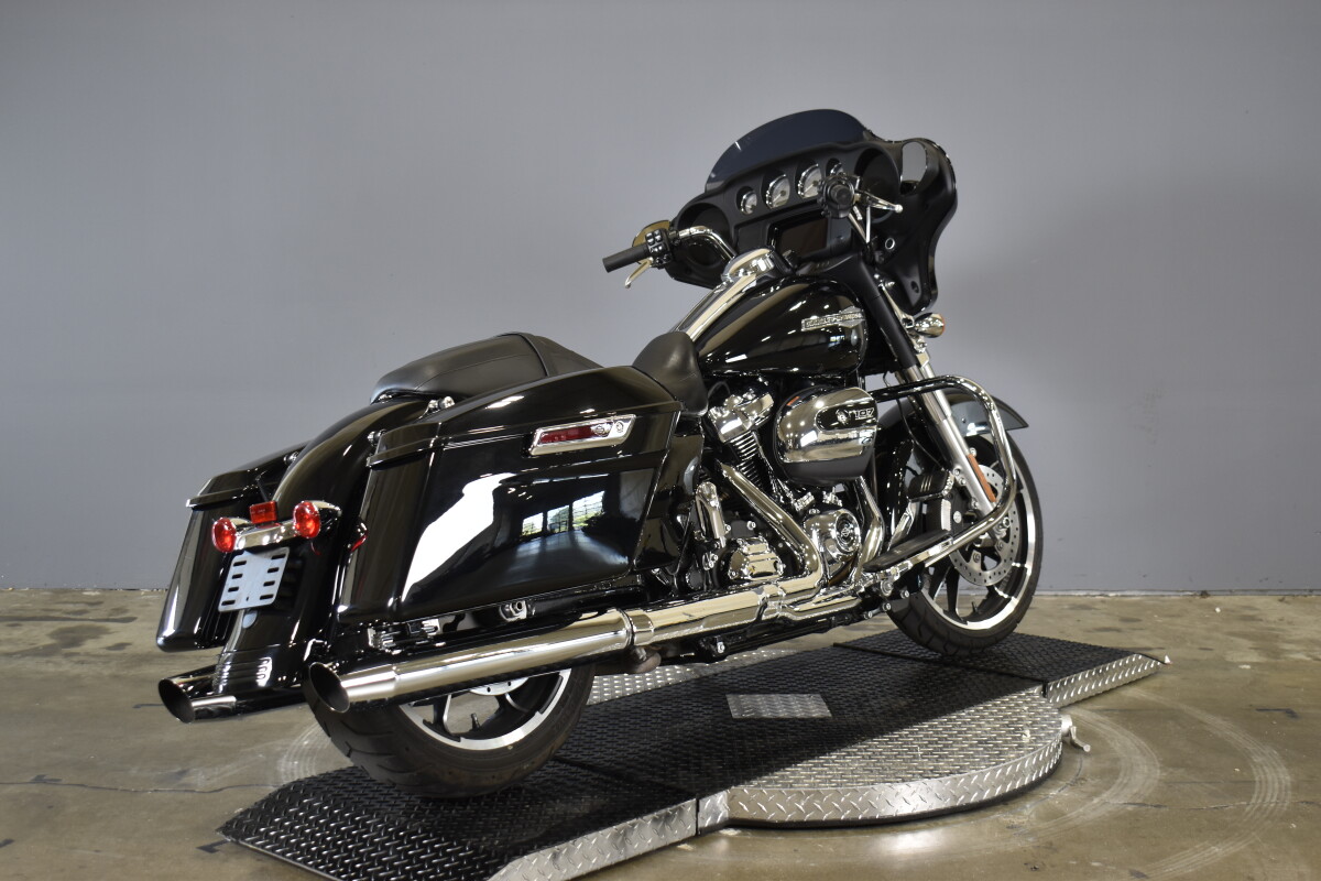 2021 Harley-Davidson CVO Street Glide FLHXSE - Photo 9