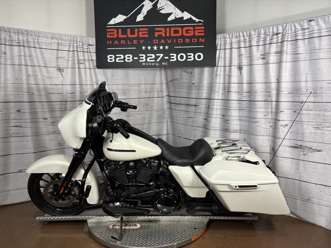 2018 Harley-Davidson Street Glide Special – Used Touring Motorcycle - Photo 6