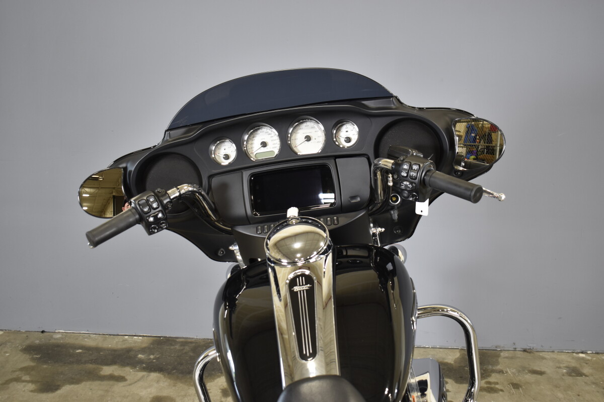 2021 Harley-Davidson CVO Street Glide FLHXSE - Photo 8