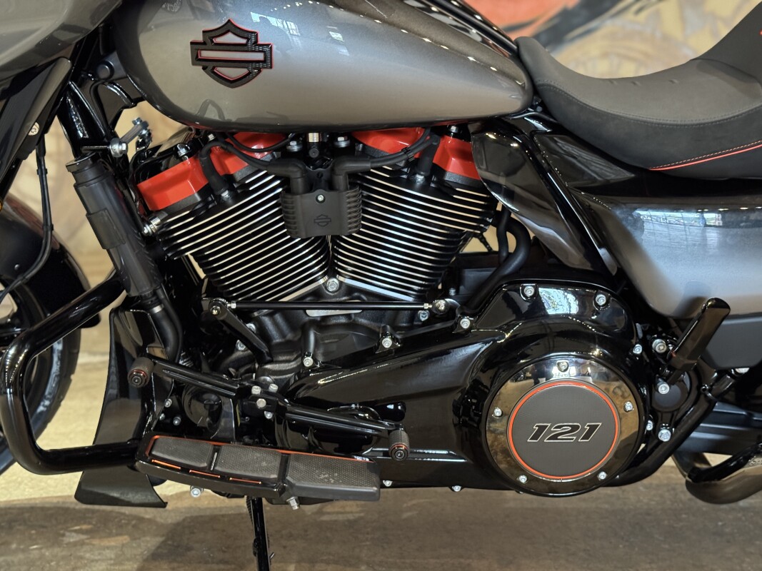 FLHXSE 2025 CVO Street Glide - Photo 5