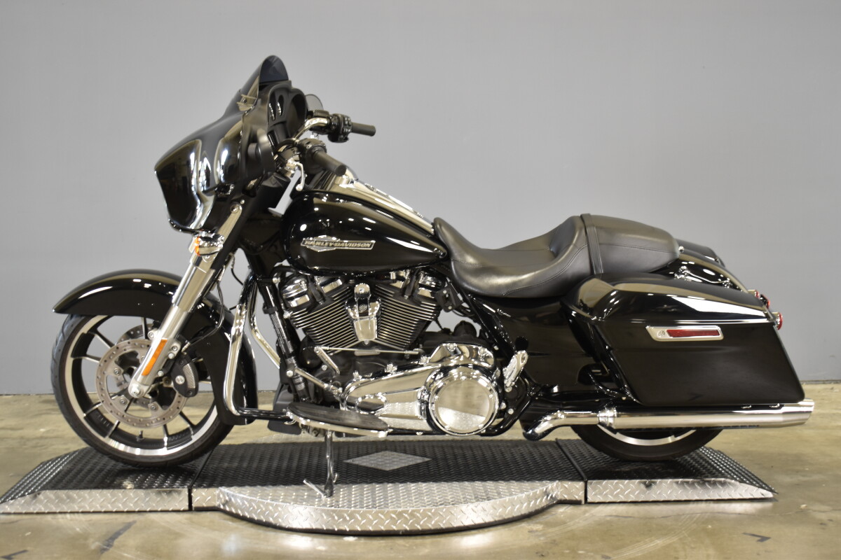 2021 Harley-Davidson CVO Street Glide FLHXSE - Photo 5