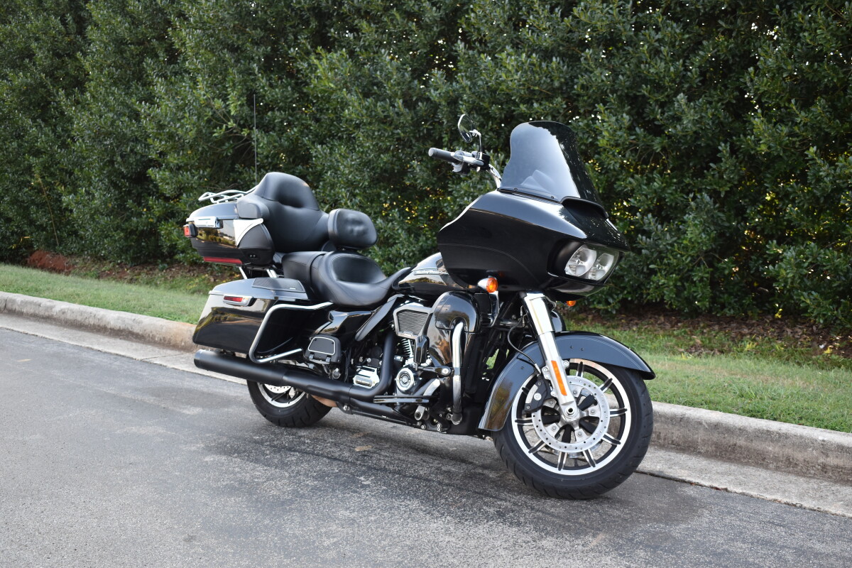 2019 Harley-Davidson Road Glide Ultra | Pre-Owned Touring Motorcycle - Photo 2