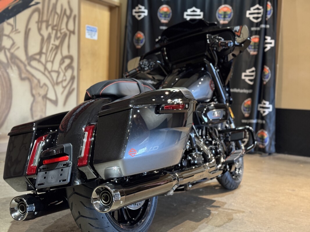 FLHXSE 2025 CVO Street Glide - Photo 7