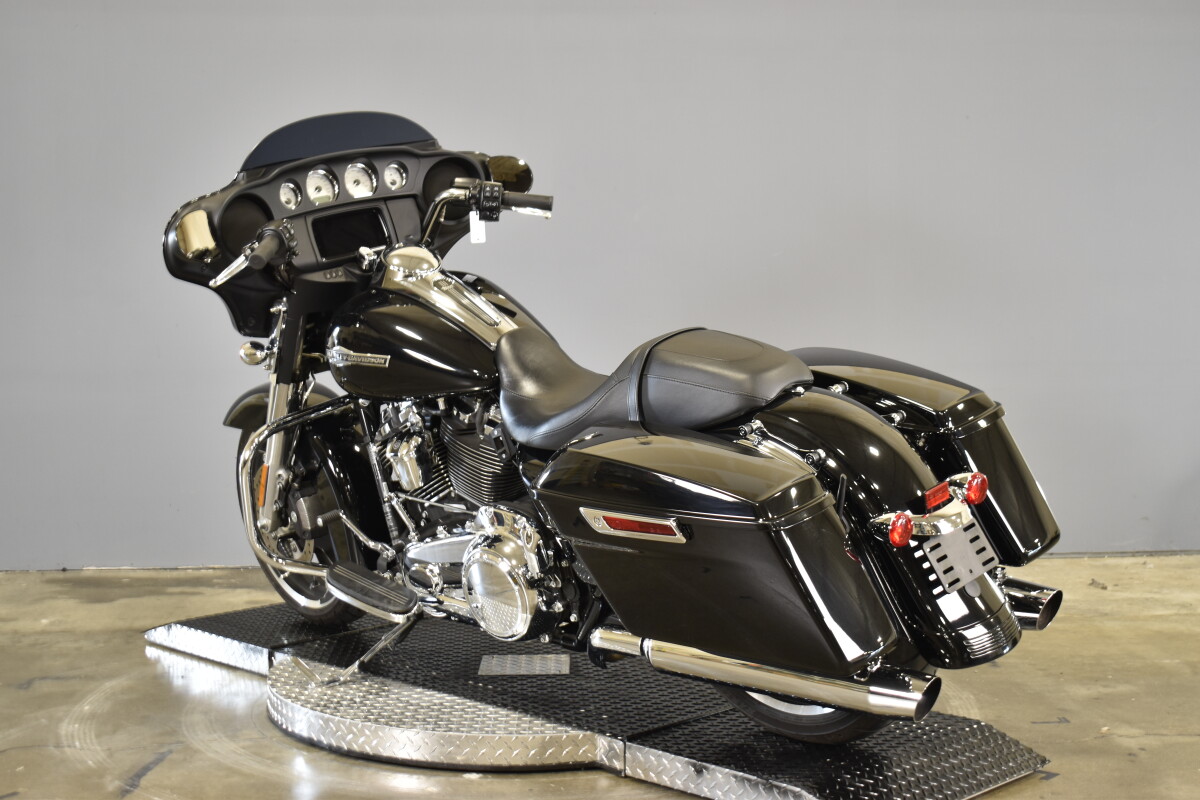 2021 Harley-Davidson CVO Street Glide FLHXSE - Photo 6