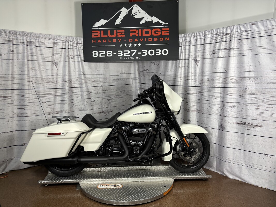 2018 Harley-Davidson Street Glide Special – Used Touring Motorcycle - Photo 2