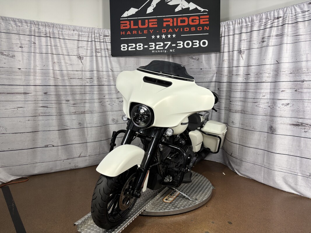 2018 Harley-Davidson Street Glide Special – Used Touring Motorcycle - Photo 5
