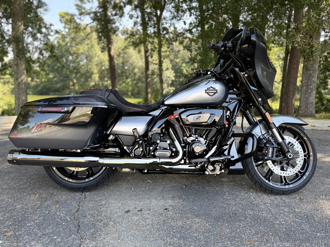 FLHXSE 2025 CVO Street Glide - Photo 9
