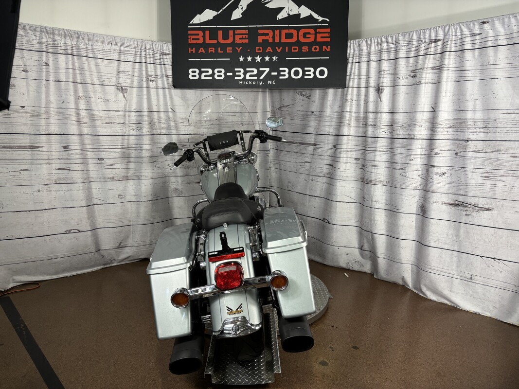 2010 Harley-Davidson Road King Classic – Used Touring Motorcycle - Photo 7