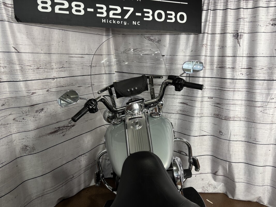 2010 Harley-Davidson Road King Classic – Used Touring Motorcycle - Photo 9