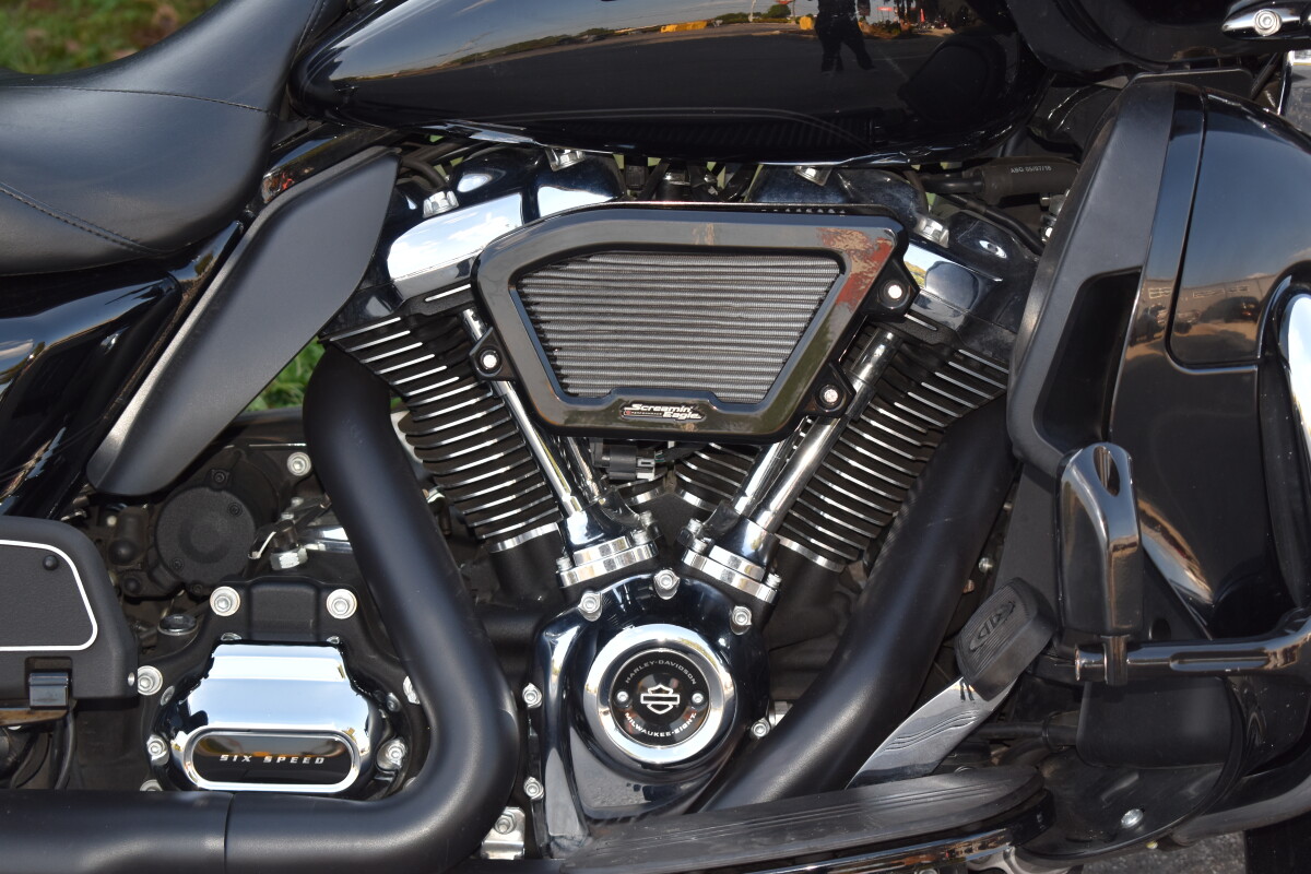 2019 Harley-Davidson Road Glide Ultra | Pre-Owned Touring Motorcycle - Photo 10