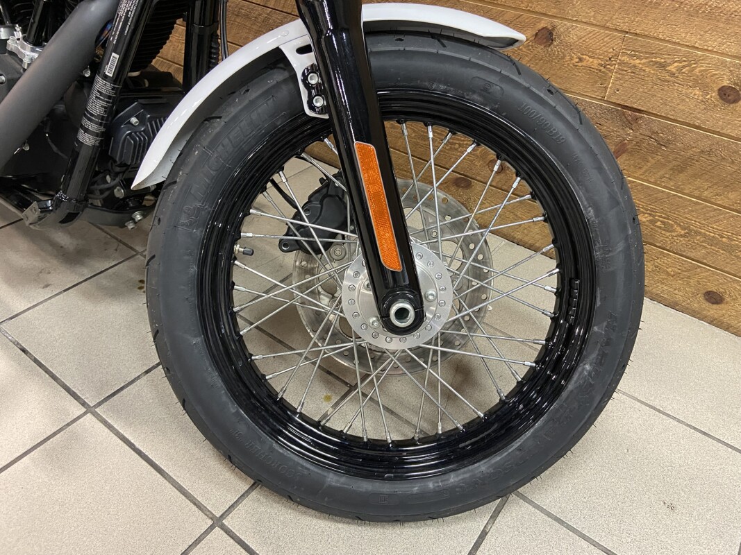2016 Harley-Davidson Street Bob Crushed Ice Pearl FXDB - Photo 4