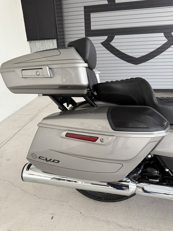 2023 Harley-Davidson CVO Road Glide - Photo 4