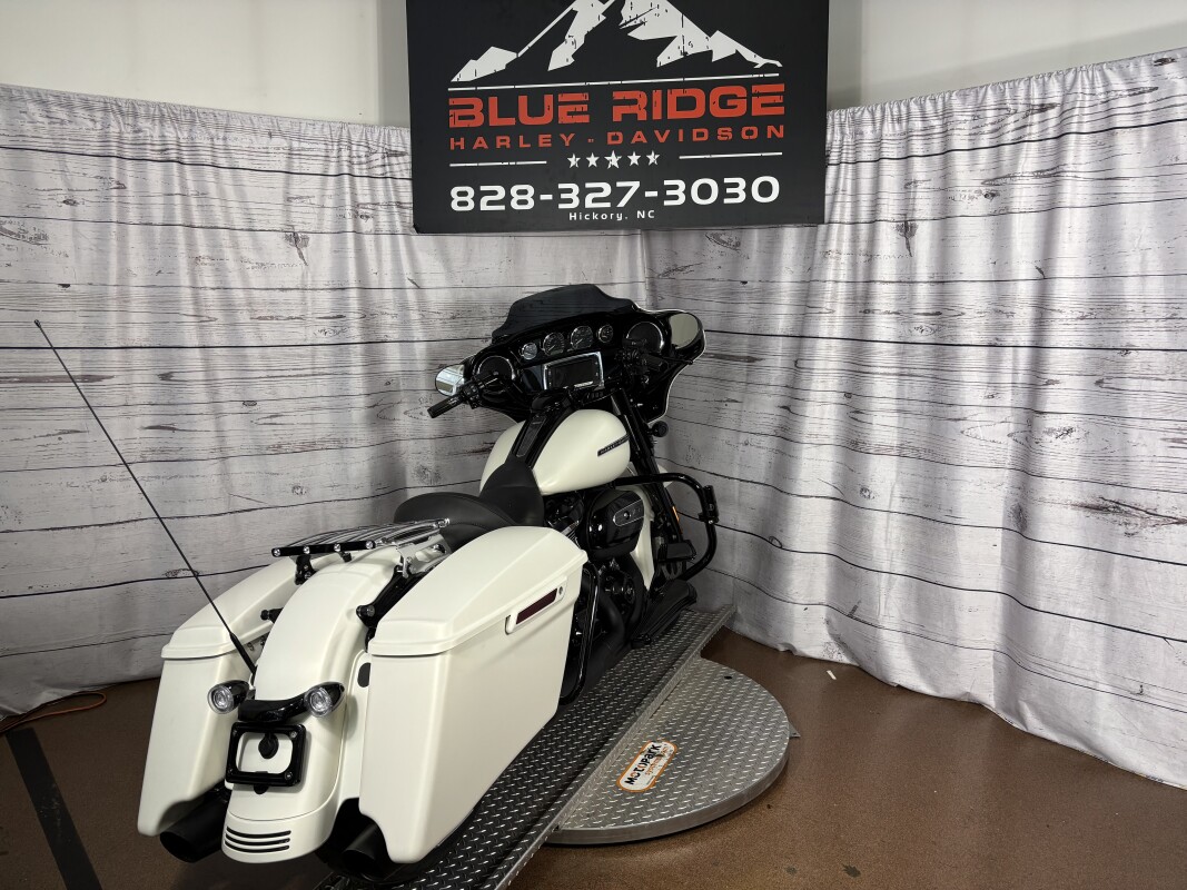 2018 Harley-Davidson Street Glide Special – Used Touring Motorcycle - Photo 9