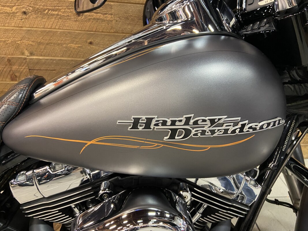 2016 Harley-Davidson Street Glide Special Charcoal Denim FLHXS - Photo 2