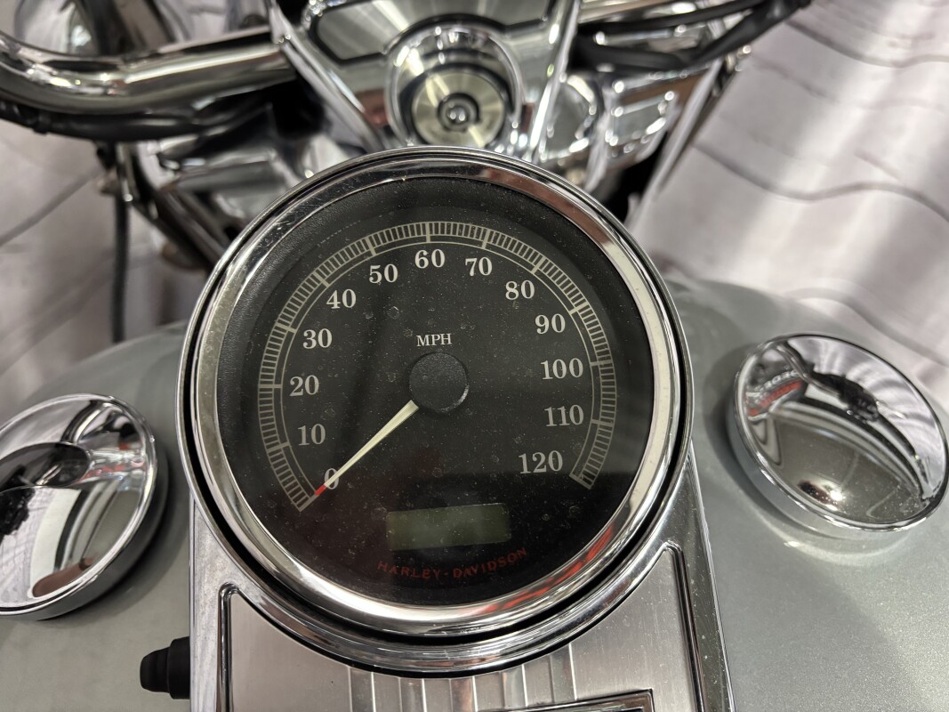 2010 Harley-Davidson Road King Classic – Used Touring Motorcycle - Photo 10