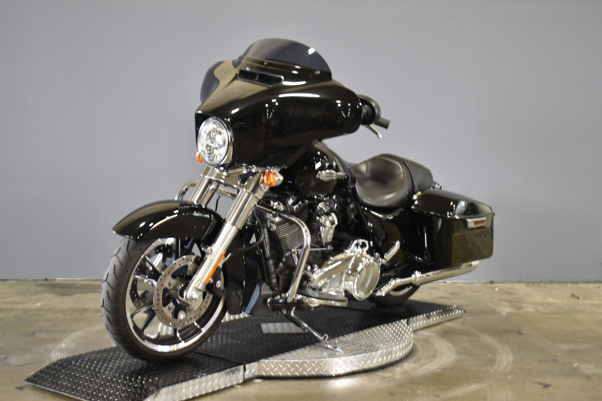 2021 Harley-Davidson CVO Street Glide FLHXSE - Photo 4