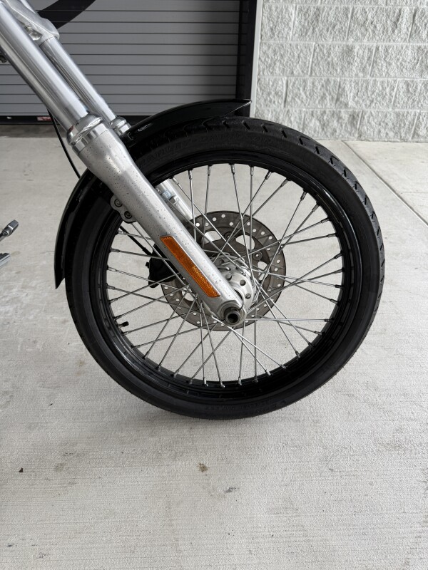 2011 Harley-Davidson Wide Glide - Photo 2