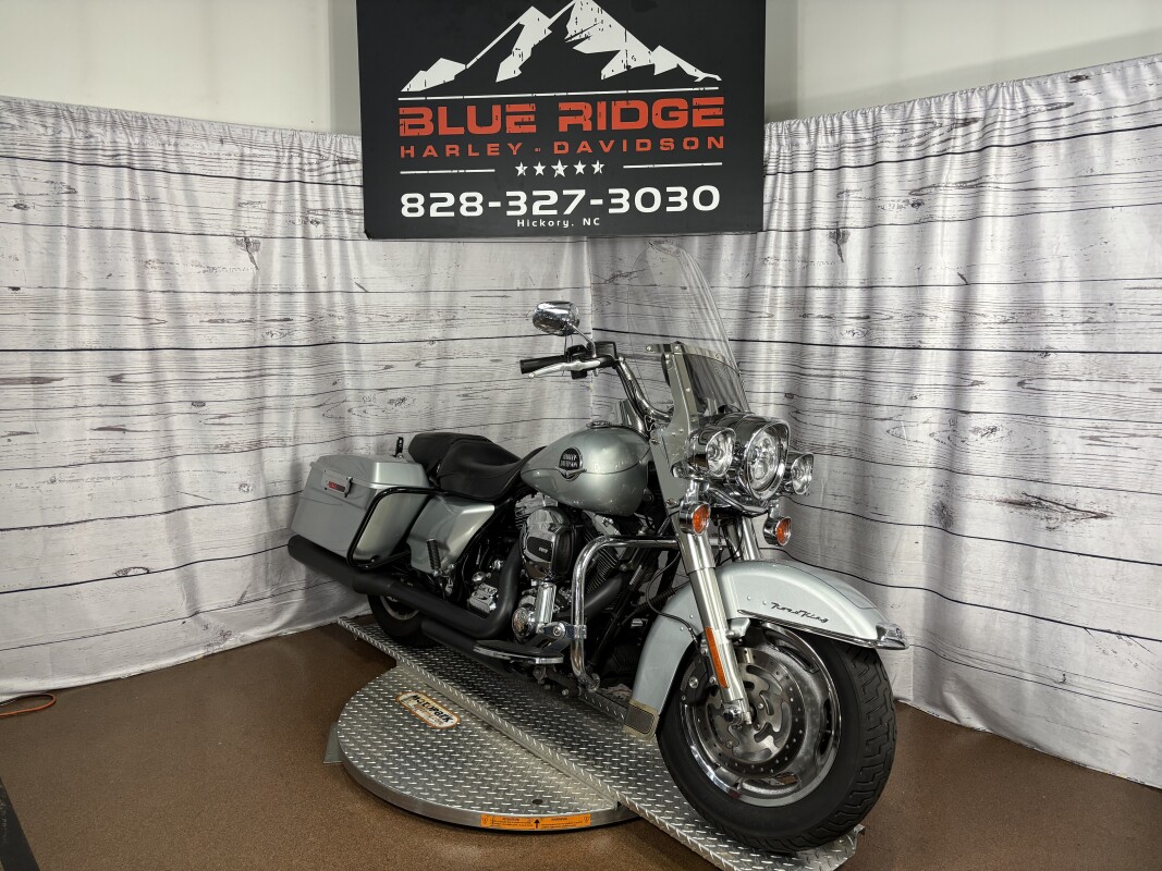 2010 Harley-Davidson Road King Classic – Used Touring Motorcycle - Photo 3