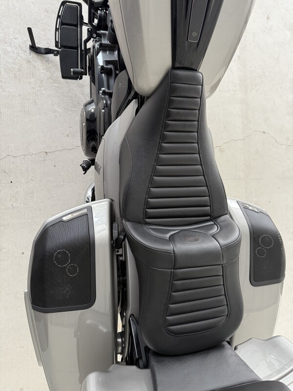 2023 Harley-Davidson CVO Road Glide - Photo 8