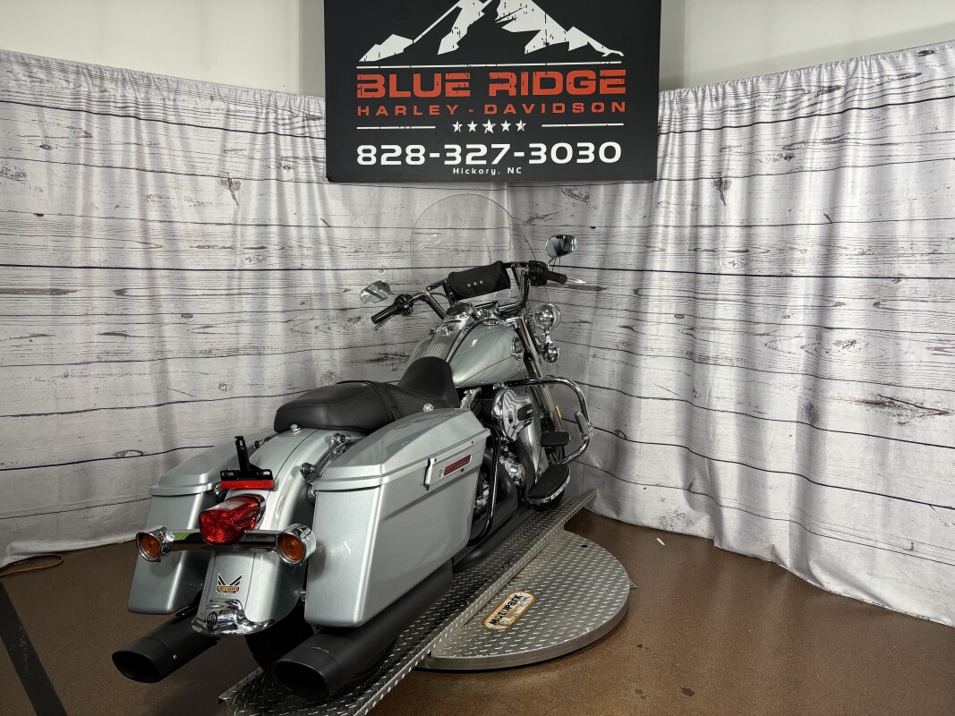 2010 Harley-Davidson Road King Classic – Used Touring Motorcycle - Photo 8