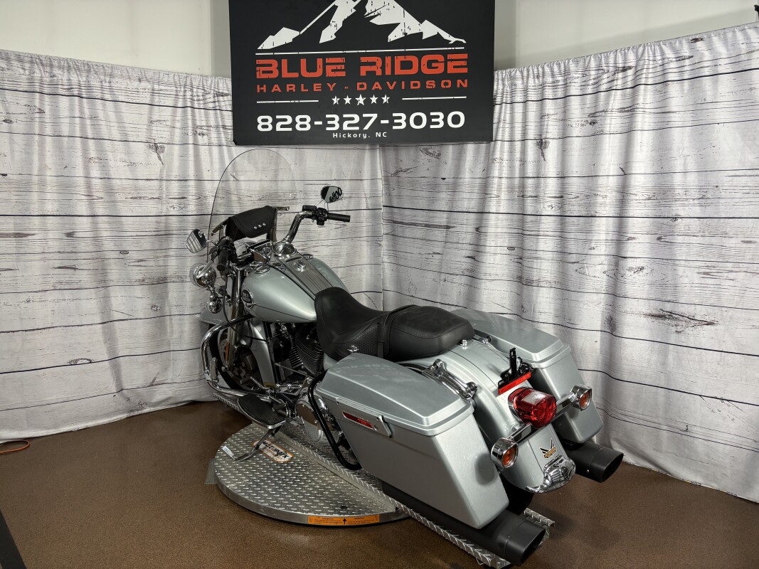 2010 Harley-Davidson Road King Classic – Used Touring Motorcycle - Photo 6