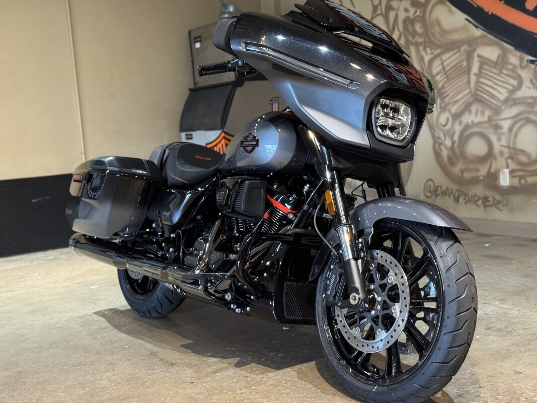 FLHXSE 2025 CVO Street Glide - Photo 3