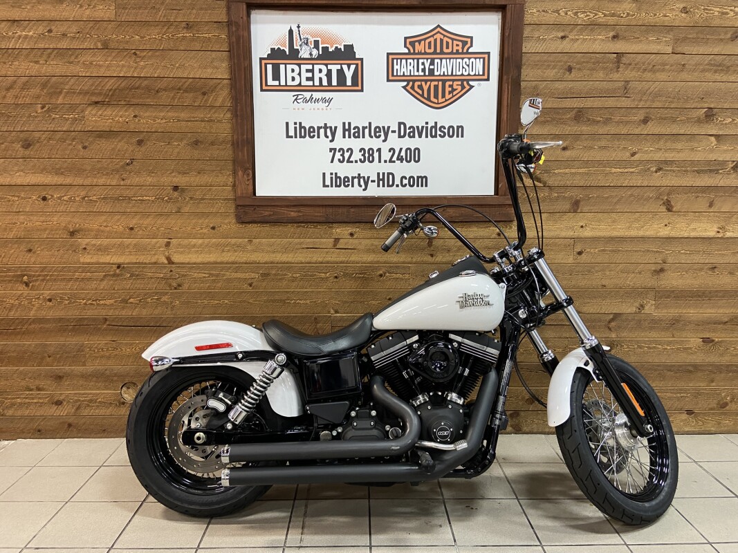 2016 Harley-Davidson Street Bob Crushed Ice Pearl FXDB