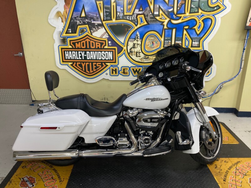 2017 Harley-Davidson® Street Glide® Special Crushed Ice Pearl