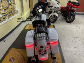 2017 Harley-Davidson® Street Glide® Special Crushed Ice Pearl thumb 0