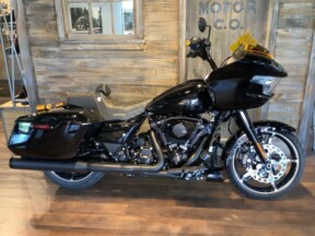 Harley-Davidson<sup>®</sup> Road Glide® 2025 FLTRX T4-25 VIVID BLACK thumb 3