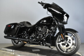 2024 Harley-Davidson® Street Glide® FLHX thumb 2