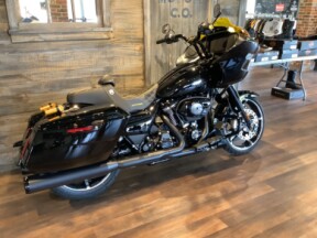 Harley-Davidson<sup>®</sup> Road Glide® 2025 FLTRX T4-25 VIVID BLACK thumb 2