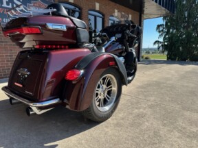 2019 Harley-Davidson Tri Glide Ultra FLHTCUTG thumb 1