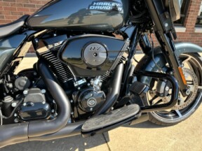 2025 Harley-Davidson Street Glide FLHX thumb 2