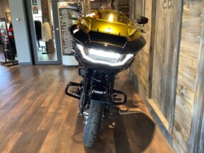 Harley-Davidson<sup>®</sup> Road Glide® 2025 FLTRX T4-25 VIVID BLACK thumb 1