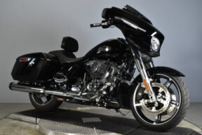 2024 Harley-Davidson® Street Glide® FLHX thumb 2