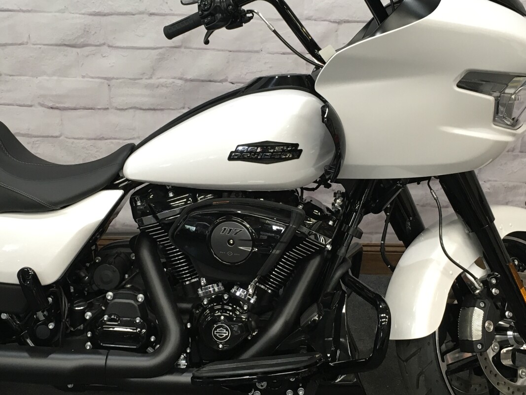 2025 Harley-Davidson Road Glide White Onyx Pearl - Black Finish FLTRX - Photo 3