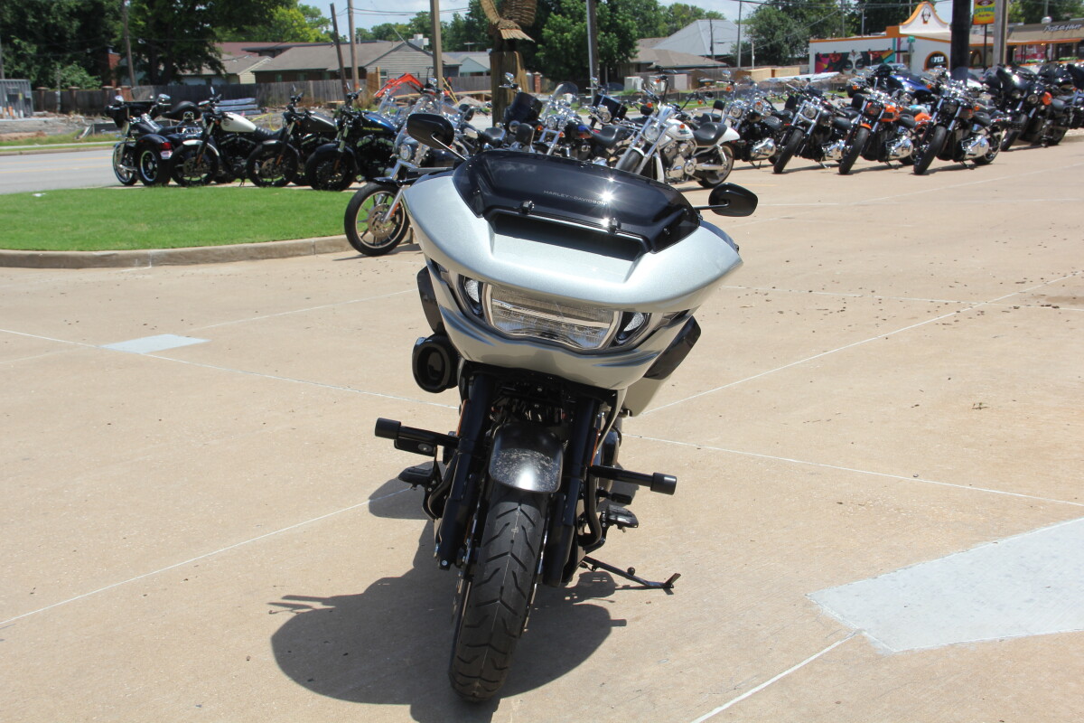 2025 Harley-Davidson CVO Road Glide ST Mercury Silver - Photo 8