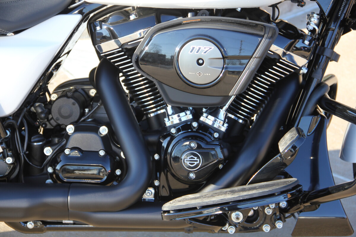 2025 Harley-Davidson Road Glide White Onyx Pearl - Black Finish - Photo 10