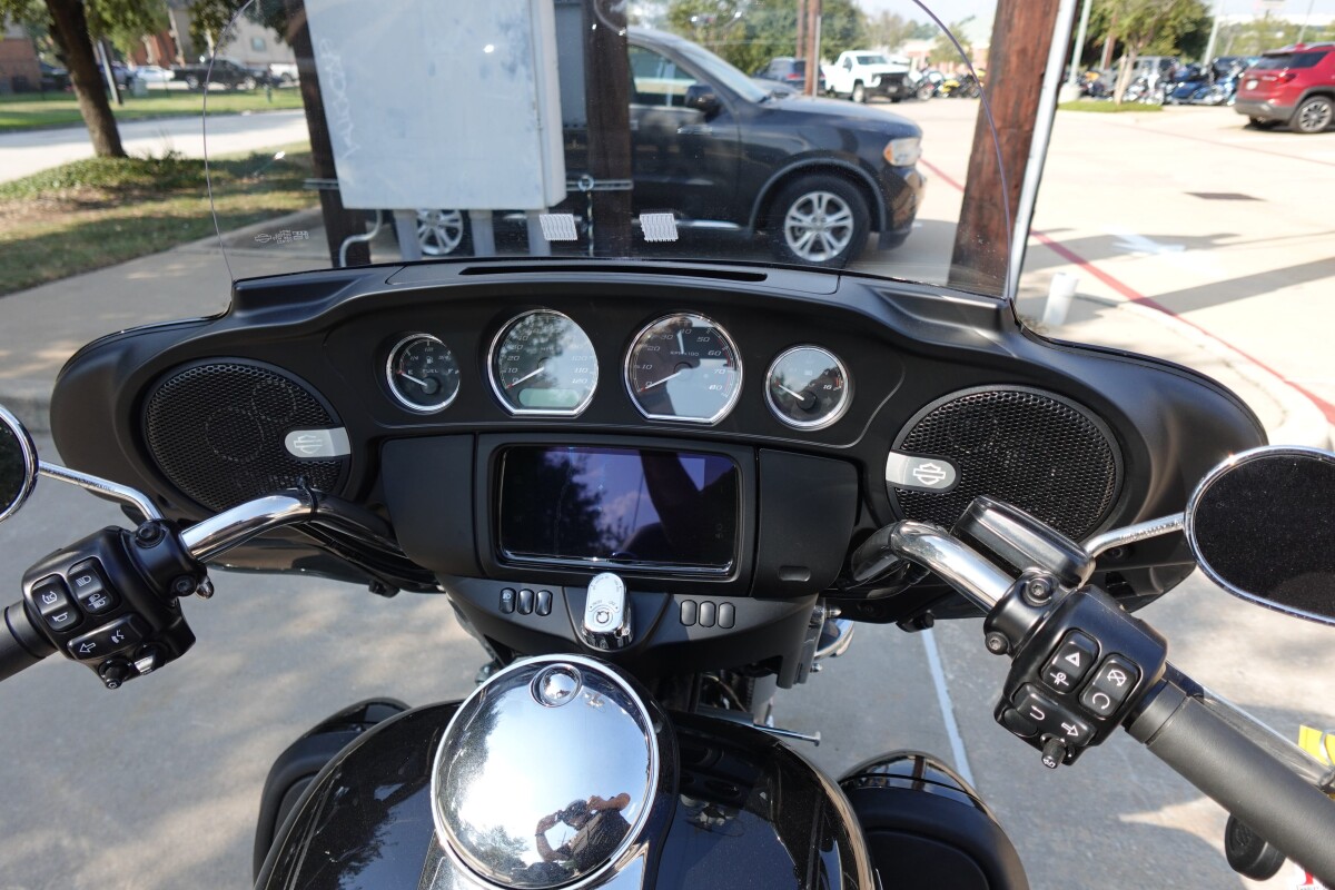 2023 Harley-Davidson Tri Glide Ultra FLHTCUTG - Photo 10