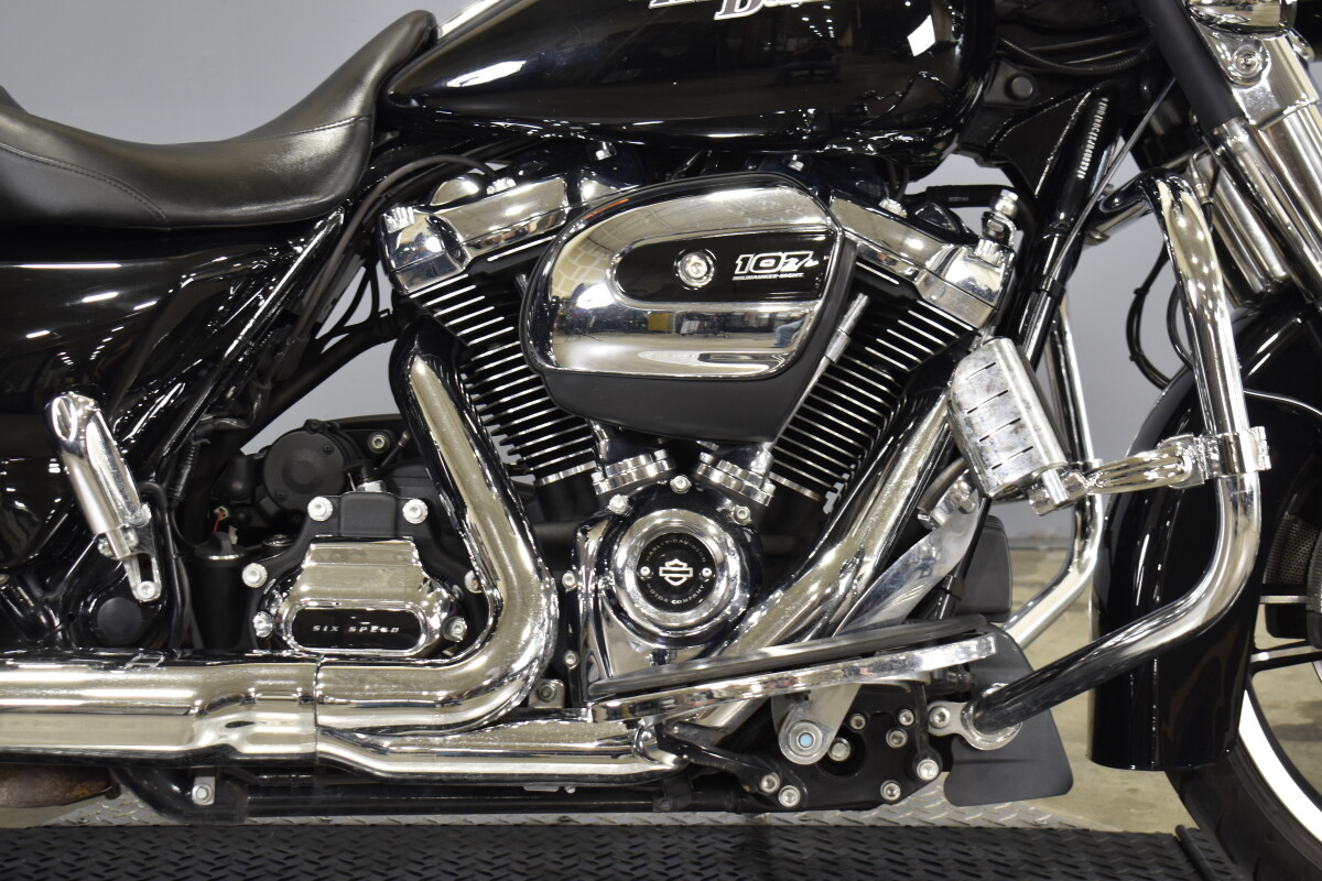 2018 Harley-Davidson CVO Street Glide FLHXSE - Photo 10