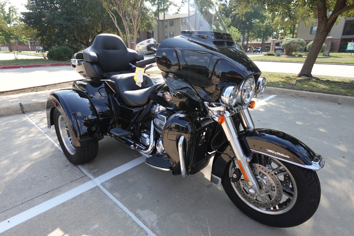 2023 Harley-Davidson Tri Glide Ultra FLHTCUTG - Photo 2